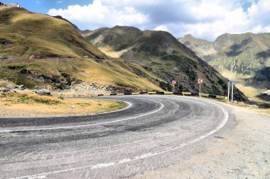 Transfagarasan Otoyolu - Romanya 'nın Fagaras Dağları' ndaki dağ yolu.