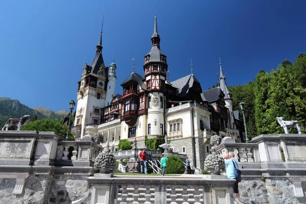 Sinaia Romanya Ağustos 2012 Nsanlar Peles Kalesi Sinaia Romanya Için — Stok fotoğraf