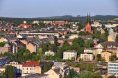 Chemnitz (Sachsen). Stadtbild Luftaufnahme im warmen Sonnenuntergangslicht des Bezirks Sonnenberg.