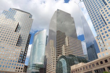 New York, ABD - 4 Temmuz 2013: Brookfield yer ofis ve perakende kompleksinde aşağı Manhattan, New York City. Daha çok Dünya Finans Merkezi adlandırılır.