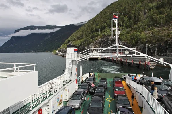 Sognefjord Norway Temmuz 2015 Nsanlar Feribotla Sognefjord Norveç Geçiyor Feribot — Stok fotoğraf