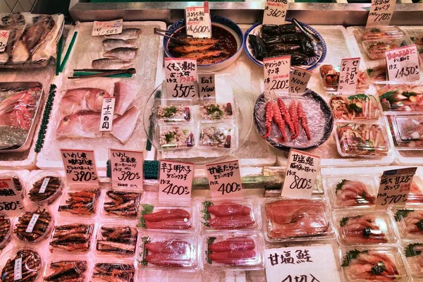 京都市 2016 日本海京都の錦市場で珍味 錦は京都で人気のある伝統的な食品市場です — ストック写真