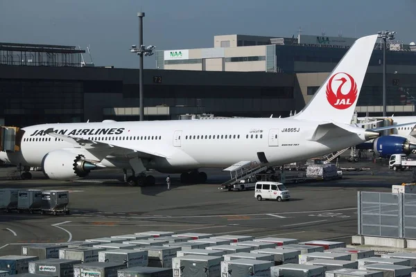 Tokio Japón Diciembre 2016 Japan Airlines Boeing 777 Estacionado Puerta —  Fotos de Stock