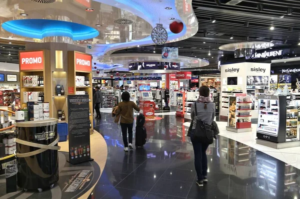 Airport duty free — Stock Photo, Image