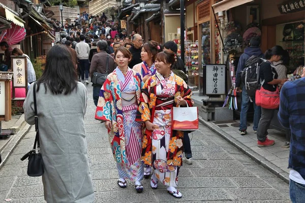 Quioto quimono passeios turísticos — Fotografia de Stock