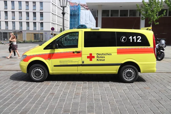 Mercedes Vito ambulancia — Foto de Stock