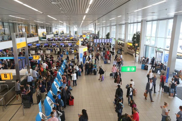 Flughafen Amsterdam, Niederlande — Stockfoto