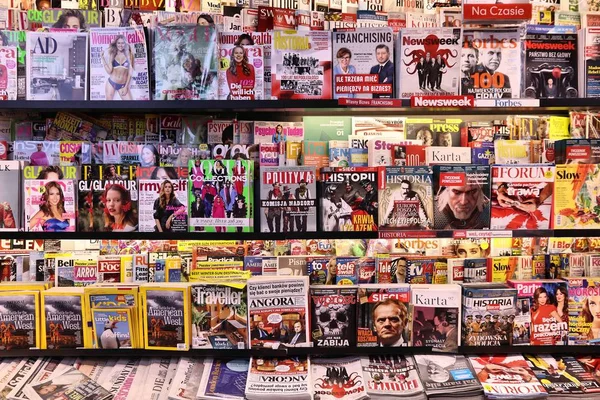 Tienda de periódicos del aeropuerto — Foto de Stock