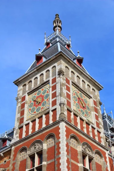 Amsterdam Merkez İstasyonu'na