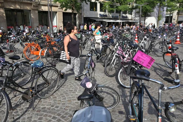 Amsterdam fahrräder — Stockfoto