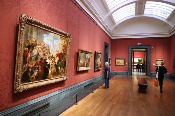 Bezoekers van het London Museum — Stockfoto