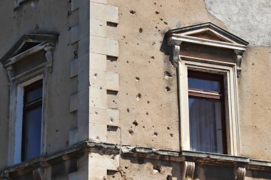 Mostar kurşun delikleri