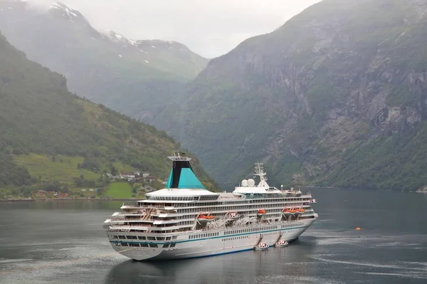 Geiranger Fjordschiff — Stockfoto