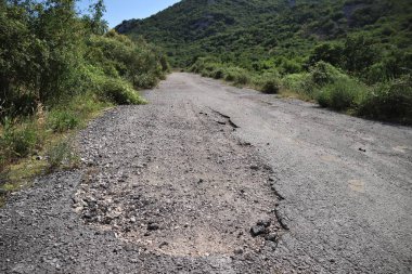 Hırvatistan'da yol çukurları