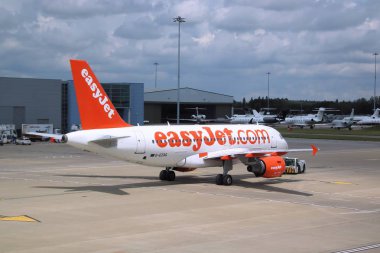 easyJet uçağı