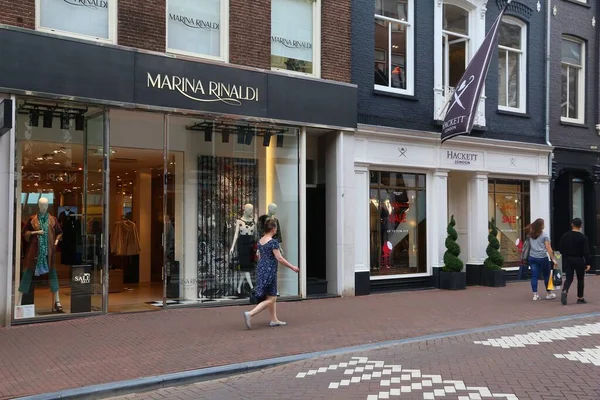 Магазины моды Амстердама — стоковое фото