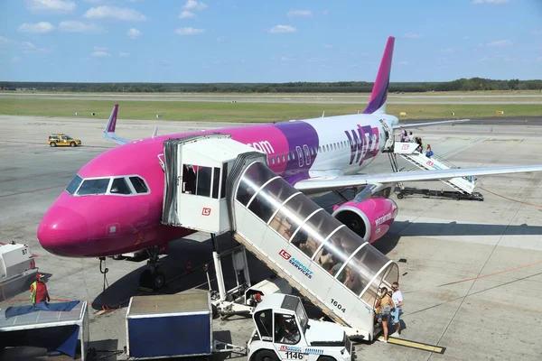 Wizz air fluggesellschaft — Stockfoto