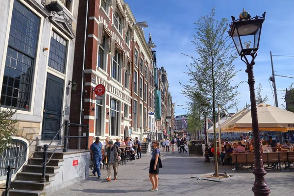 Amsterdam Nederländerna Juli 2017 Människor Besöker Oude Turfmarkt Amsterdam Nederländerna — Stockfoto