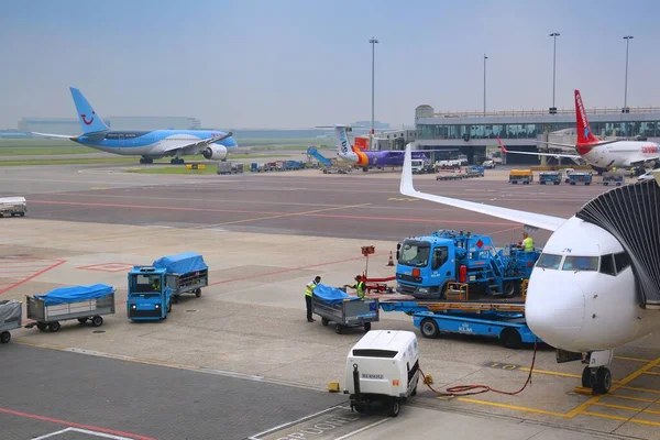 Amsterdam Nizozemsko Června 2017 Letadla Tui Flybe Corendon Klm Letišti — Stock fotografie