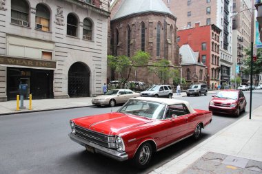 NEW YORK, ABD - 4 Temmuz 2013: Klasik Ford Galaxie New York 'a park etti. Ford Galaxie 1959-1974 yılları arasında üretildi..