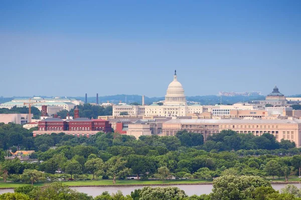 ワシントンD スカイラインとアメリカ国立議事堂とポトマック川 — ストック写真