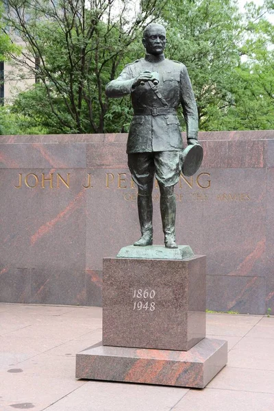 ワシントンDc 2013年6月13日 ジョン パーシングワシントンにおける陸軍記念碑の将軍 ロバート ホワイトのパブリック アートはパーシング パークにある — ストック写真
