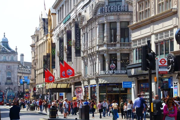 London Wielka Brytania Lipca 2016 Ludzie Odwiedzić Coventry Street Londynie — Zdjęcie stockowe