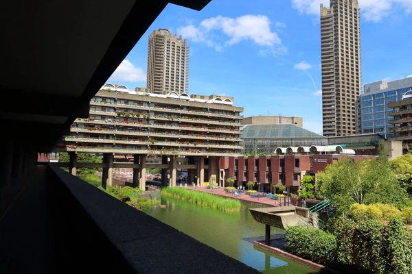 2016年7月6日 伦敦市的Barbican Estate 这个野蛮人居住的地方建于六十年代和七十年代 — 图库照片