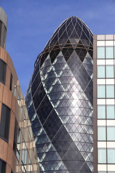 2016年7月6日 伦敦圣玛丽轴心30号大楼的街景 它在2003年完工 是伦敦最高的10座建筑之一 180米 — 图库照片