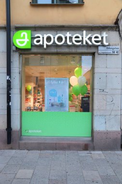 STOCKHOLM, SWEDEN - 24 Ağustos 2018 Stockholm, İsveç 'teki eczane. İsveç 'te aylık tüketici harcamaları SEK 520 milyar (2018).