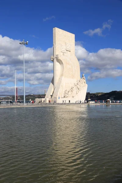 Lisbon Portugal June 2018 People Visit Padrao Dos Descobrimentos Monument — Stock Photo, Image