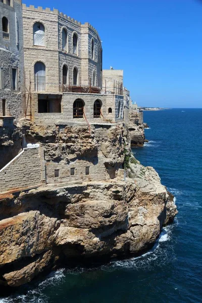 Italie Polignano Mare Vieille Ville Sur Falaises Rocheuses — Photo