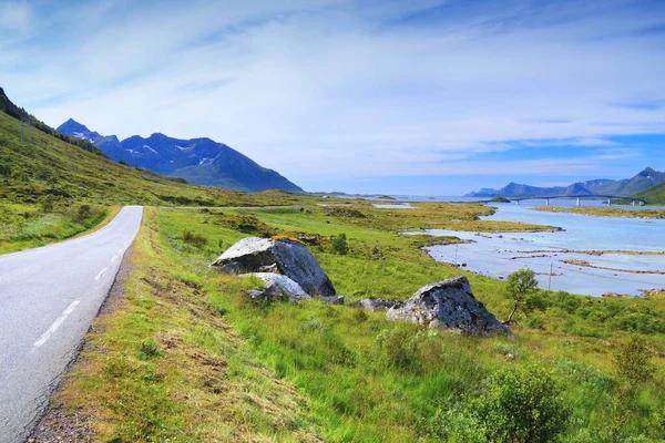 Lofoten Souostroví Krajina Norsku Most Gimsoystraumen Mezi Ostrovy Austvagoya Gimsoya — Stock fotografie