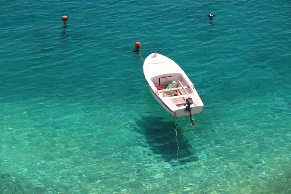 Brela Kroatië Adriatische Zee Natuur Podrace Strand Zwevende Boot — Stockfoto
