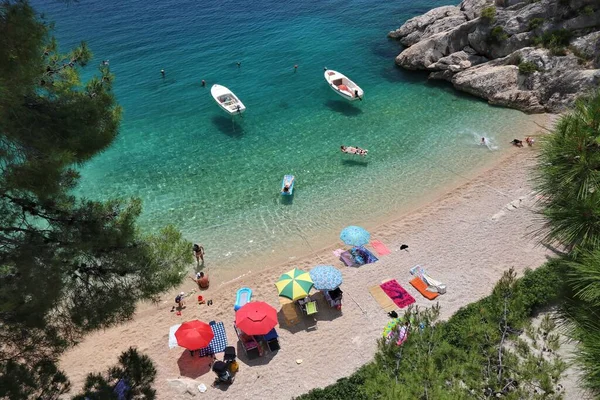 Brela Croazia Giugno 2019 Persone Trascorrono Vacanze Nella Località Turistica — Foto Stock