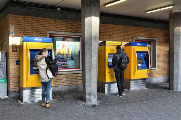 Eindhoven Pays Bas Novembre 2016 Les Passagers Achètent Des Billets — Photo