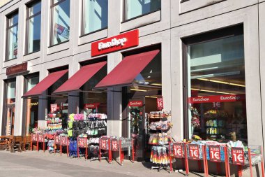 CHEMNITZ, ALMANY - 8 Mayıs 2018: Chemnitz, Almanya 'daki EuroShop indirim mağazası. Almanya 'da 2013 yılında toplam perakende satışlar 450 milyar avro olarak gerçekleşti..