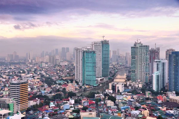 フィリピンのマニラ大都市マカティ ポブション地区 — ストック写真