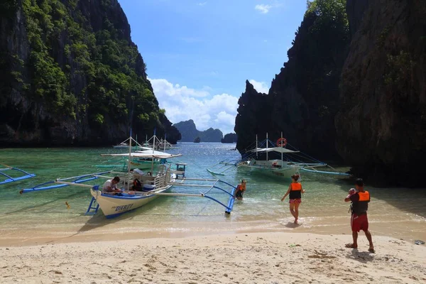 Palawan Filipinas Diciembre 2017 Gente Disfruta Tour Isla Palawan Filipinas — Foto de Stock