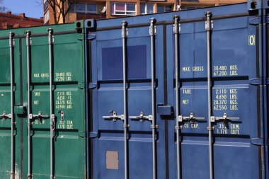 Genel nakliye konteynerleri - kargo taşımacılığı endüstrisi.