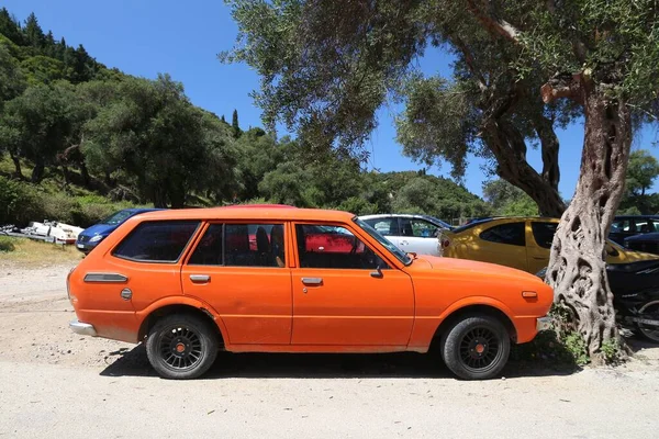 Corfu Greece Juni 2016 Toyota Corolla Youngtimer Klassisk Vagn Parkerad — Stockfoto