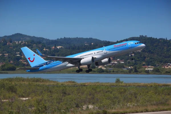 Corfu Řecko Června 2016 Thomson Airways Boeing 757 Mezinárodním Letišti — Stock fotografie