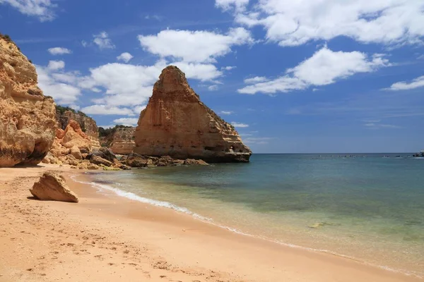 葡萄牙风景 阿尔加维地区马林哈海滩美丽的海滩景观 普拉亚马林哈 — 图库照片