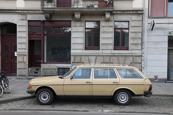 Dresden Německo Května 2018 Žluté Klasické Staré Auto Mercedes Benz — Stock fotografie