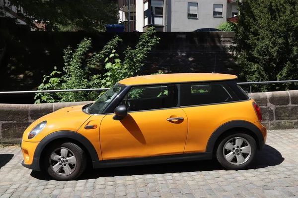 Nuremberg Germany 2018年5月7日 Mini Cooper城车停放在德国 德国有4 580万辆汽车注册 截至2017年 — 图库照片