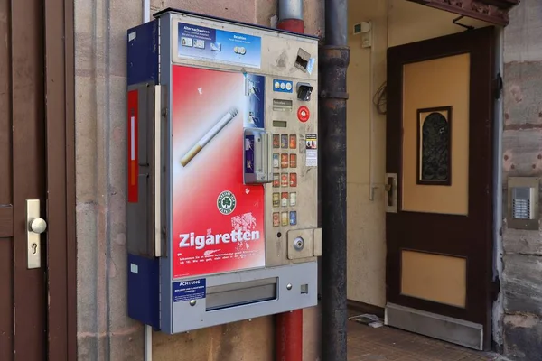 Erlangen Germany May 2018 Cigarette Vending Machine Erlangen Germany 기계들은 — 스톡 사진