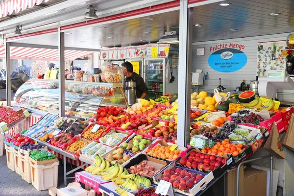 Nuremberg Germany May 2018 Vendor Stands His Local Vegetable Shop — Stock Photo, Image