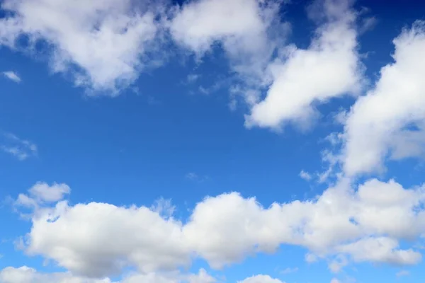 Άσπρα Σύννεφα Μπλε Ουρανό Φόντο Λευκό Χνουδωτά Σύννεφα Υφή — Φωτογραφία Αρχείου