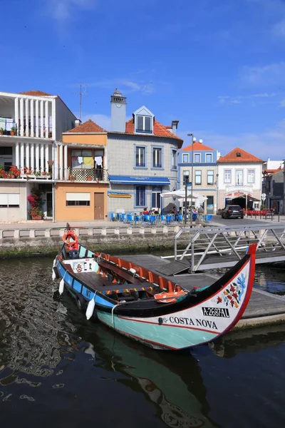 Aveiro ポルトガル 2018年5月23日 ポルトガルのアヴェイロ運河ゴンドラスタイルのボート アヴェイロは運河のおかげでポルトガルのヴェネツィアとして知られています — ストック写真