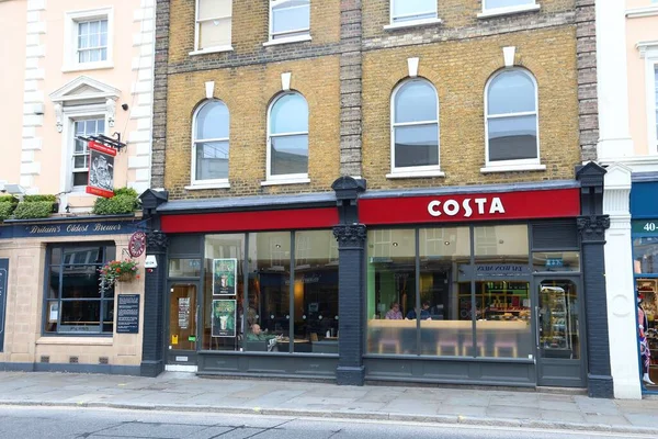 London Juli 2016 Menschen Sitzen April 2013 Liverpool Beim Costa — Stockfoto